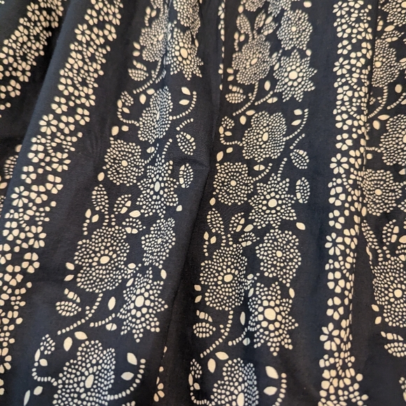 Floral Black and Cream Women's Top - Picture 4 of 4